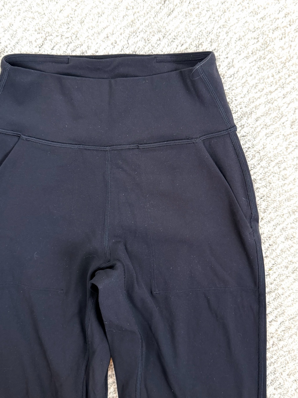 lululemon Align Black Joggers Size 2 Like New for Yoga Pilates Travel Lounging - Picture 5 of 7